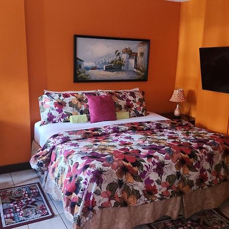 Turtle Towers Apartment Ocho Rios Luaran gambar
