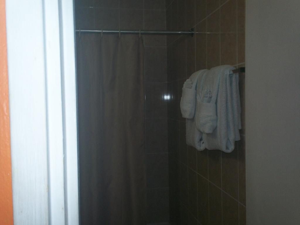 Turtle Towers Apartment Ocho Rios Luaran gambar
